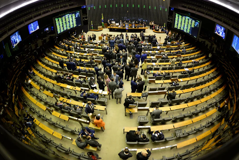 Prova Câmara dos Deputados Neste Domingo (08/03): 86 Mil Inscritos Disputam 70 Vagas com Salários de até R$ 30,8 Mil!